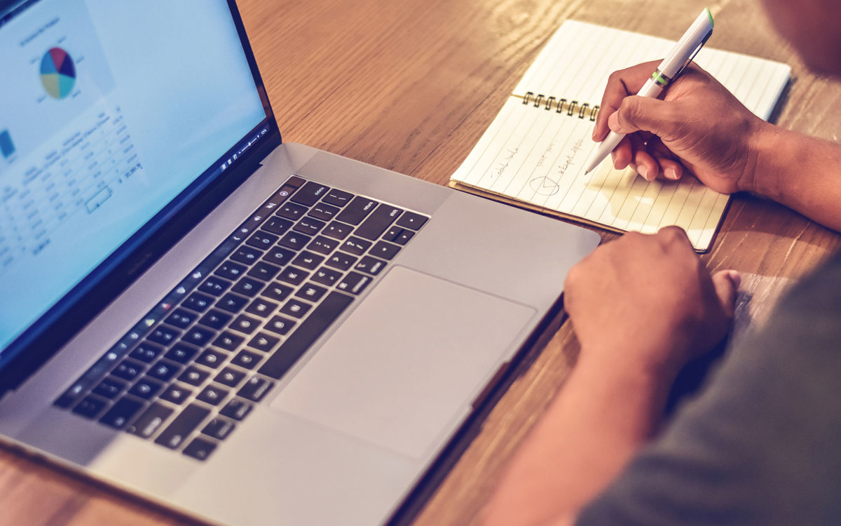 training writing down analytical data from laptop
