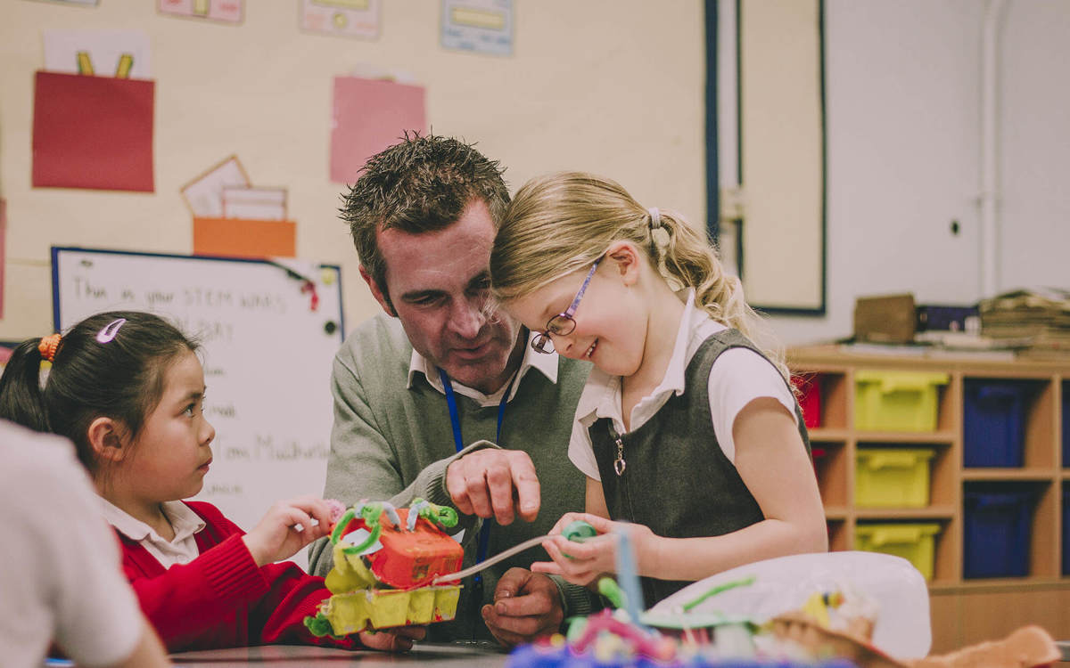 Pupils-learning pupils doing arts and crafts with the teacher