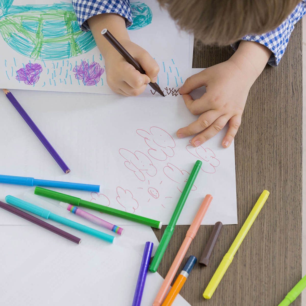 Pupils-learning felt tip drawings 