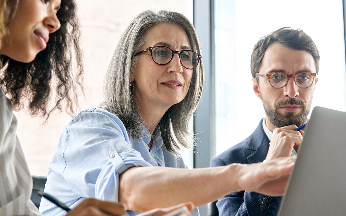 training three people taking notes from same laptop