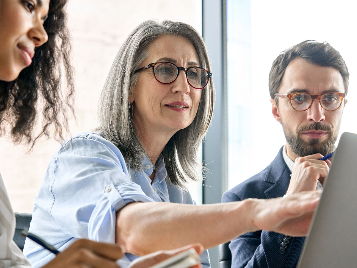 training three people taking notes from same laptop